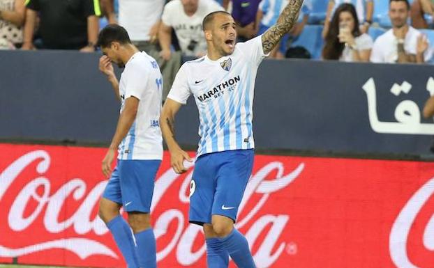 Sandro, en plena celebración de un gol en La Rosaleda.