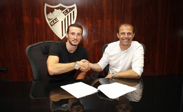 Baysse, en la mañana de ayer con Arnau tras la firma del contrato.