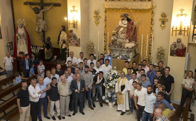 Ofrenda del Málaga a la Divina Pastora.