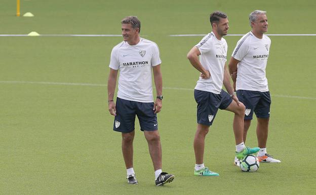 Míchel, Demichelis y Pellicer, ayer en el entrenamiento del Málaga.