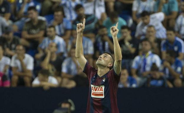 Charles, tras marcar con e Eibar en La Rosaleda.