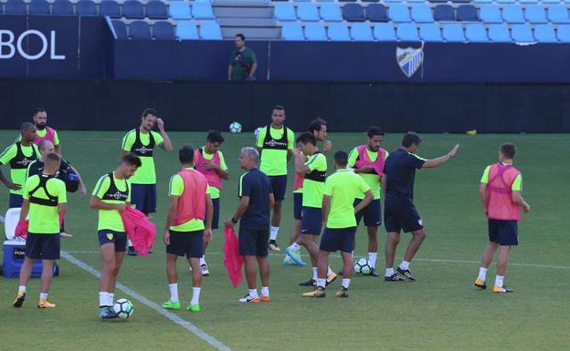 La plantilla, durante el entrenamiento de esta mañana