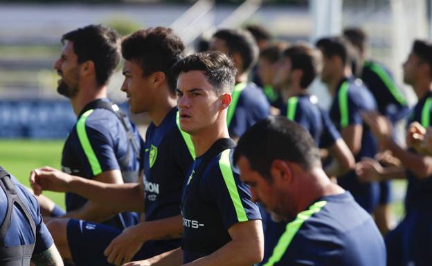 La plantilla, en la sesión de trabajo de ayer./Álvaro Cabrera