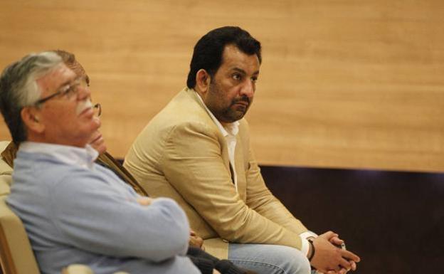El jeque Al-Thani, durante un acto del Málaga C.F. (archivo)./Fernando González