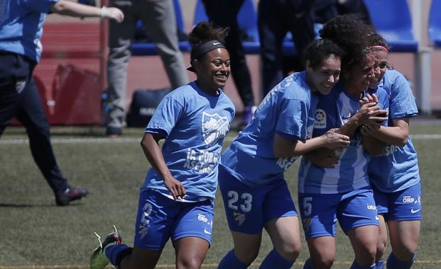 Las jugadoras del Málaga celebran el éxito del domingo./Ñito Salas