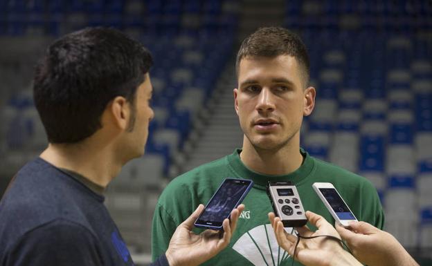 Nedovic, ante la prensa recientemente.