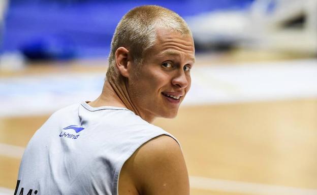 Salin jugará en el Unicaja las próximas dos temporadas.