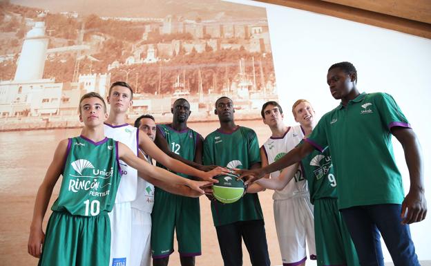 Imagen de la presentación de las camisetas de la pasada temporada