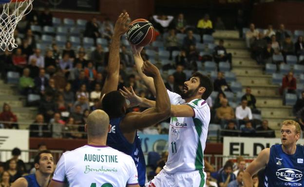 Díez lleva dos partidos sin jugar por decisión técnica. /Agencia Lof