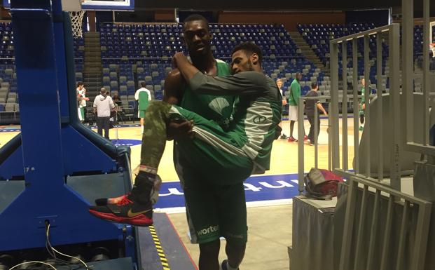 Brooks y Suárez, lesionados en el entrenamiento del Unicaja