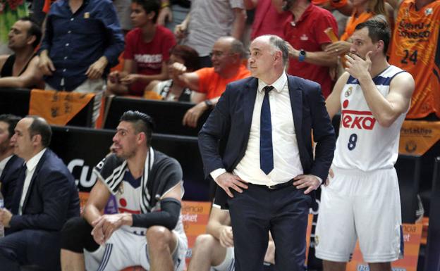 Laso, junto a Maciulis. /Manuel Bruque (Efe)