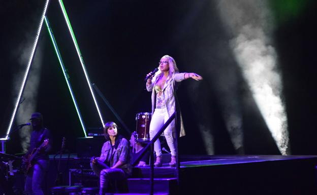 Anastacia, durante el concierto de anoche.