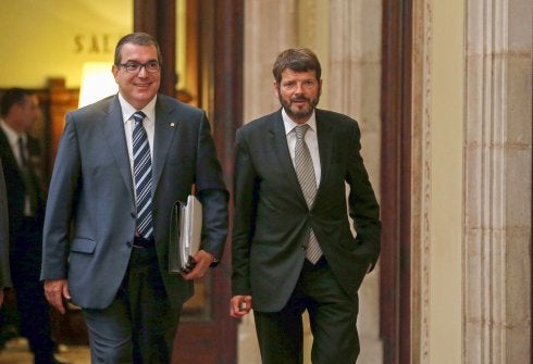 El destituido Jordi Jané y el dimitido Albert Batlle en un imagen de 2015. :: Toni Albir/EFE
