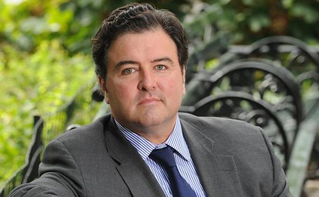 Al multimillonario de Wall Street, un inversor inmobiliario y de capital riesgo, le encantan la cultura y la lengua españolas. Hasta el punto de que las promociona en la universidad en la que estudió.