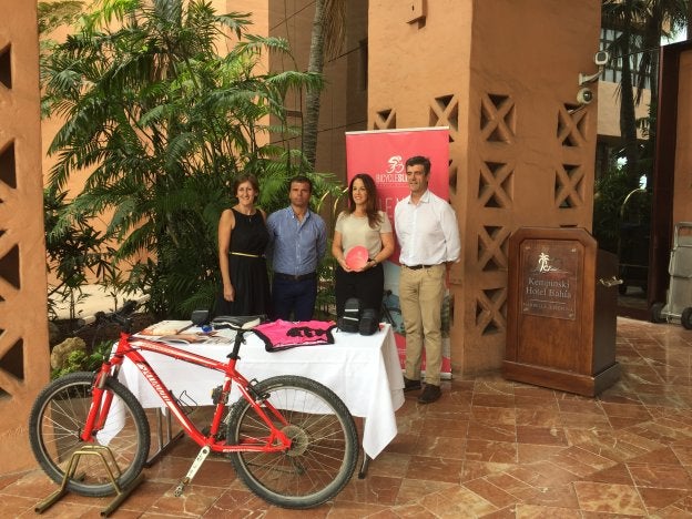 Entrega ayer de la placa acreditativa.