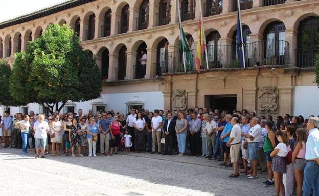 Imagen de archivo del minuto de silencio llevado a cabo en Ronda.