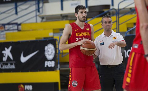 Sánchez-Cañete, con Vives en un entrenamiento./Feb