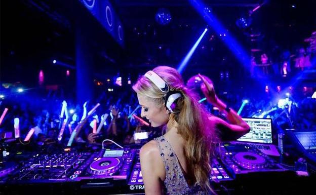 Paris Hilton marcará mañana el ritmo por última vez este verano en la sala Amnesia de Ibiza.