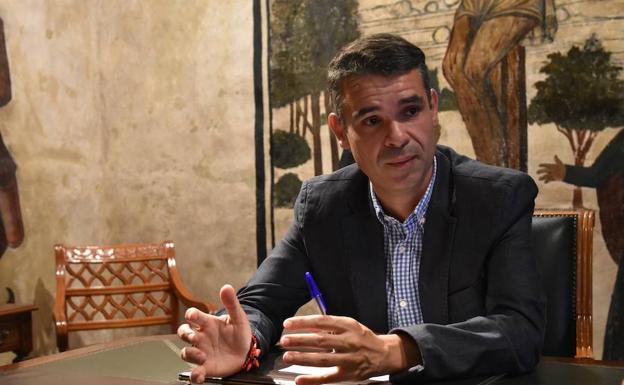 José Bernal, durante la entrevista celebrada en el Ayuntamiento de Marbella.