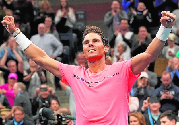 El gesto triunfal de Rafa Nadal tras la victoria. :: afp