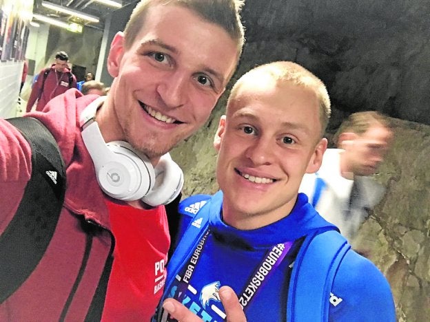 Waczynski y Salin, antes del partido. :: @awaczynski