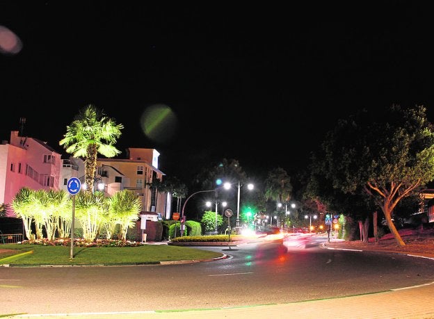 Una de las rotondas iluminadas.