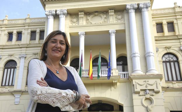 Ysabel Torralbo, a las puertas del Ayuntamiento.