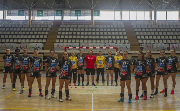Katrina Arsenijevic, Hatou Jabby, Macarena Gandulfo, Gabriela Pessoa, Maja Veljkovic, Marina Martín, Ana Marín, Paula García, Diego Carrasco, Virginia Fernández, Jovana Zdravkovic, Helena Segota, Soledad López, Nuria Andreu, Nazaret Calzado, Emma Boada y Paula Cosano, en Carranque.