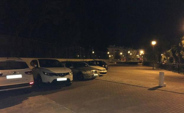 Los días de fútbol en La Rosaleda el parque se llena de coches