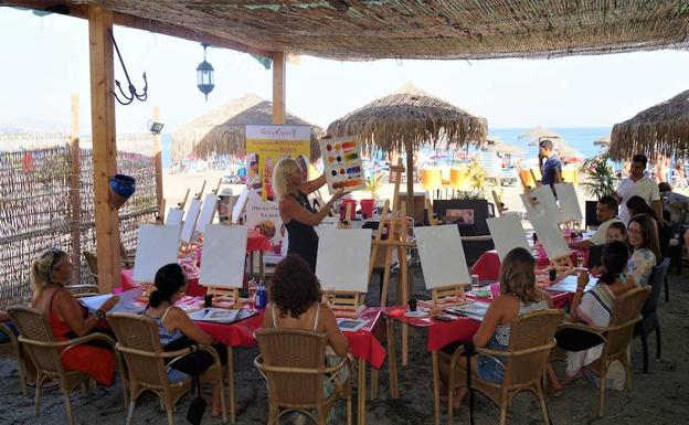 Imagen de la actividad desarrollada hace unos días en el chiringuito La Gustosa Beach de Torre del Mar.