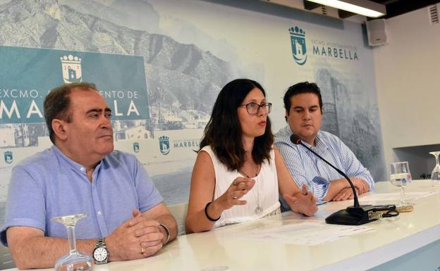 Isabel Pérez, junto a los también ediles Francisco García y Manuel García