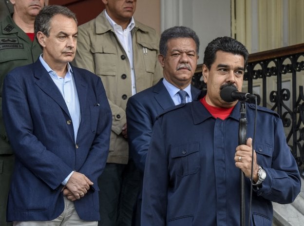 Zapatero y Maduro, junto al presidente dominicano, Leonel Fernández, el pasado 21 de julio. :: J. B. / afp