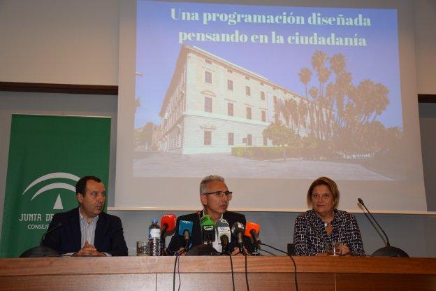 José Luis Ruiz Espejo, Miguel Ángel Vázquez y María Morente, ayer en la Aduana.