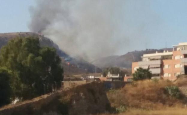 Columna de humo visible cerca del Asilo de los Ángeles.