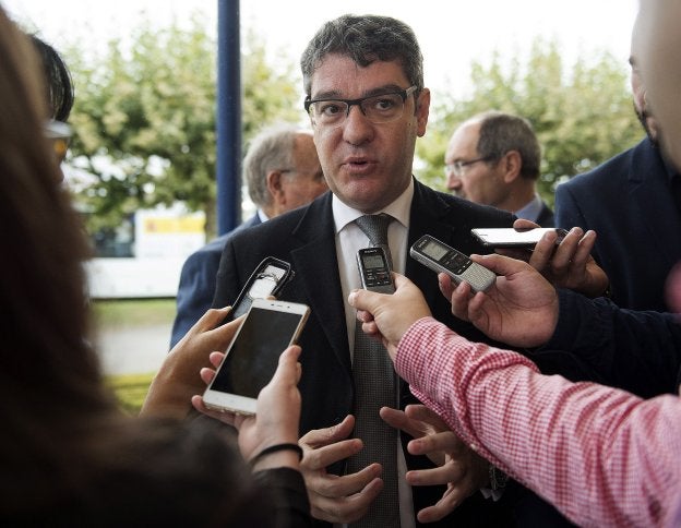El ministro de Energía, Turismo y Agenda Digital, Álvaro Nadal. :: efe/