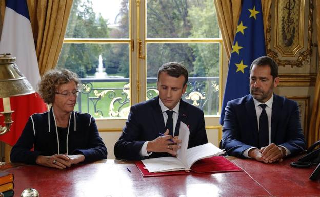 El presidente francés, Emmanuel Macron (c.)./EFE