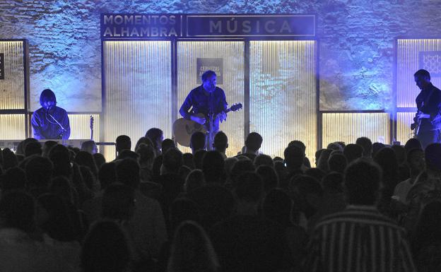 Los Planetas, anoche, en el Castillo de Gibralfaro, un escenario perfecto./Francis Silva