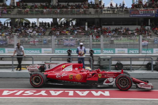 Vettel, ayer en los entrenamientos de Malasia. :: efe/