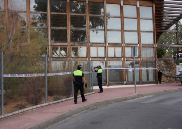 La Policía Local acordonó la zona./V. M.