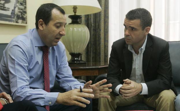 Ruiz Espejo (izq.) y José Bernal, en una imagen de archivo. /SUR