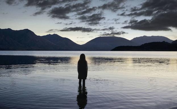 La serie ‘Top of the Lake’ narra la investigación por la desaparición de una niña de 12 años embarazada. /Sur
