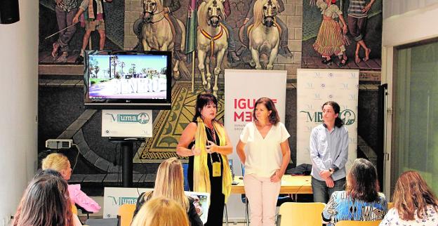 Una de las jornadas del curso 'Redes para la igualdad de género', del aula MUMA, celebrada la semana pasada. :: P. Pineda/