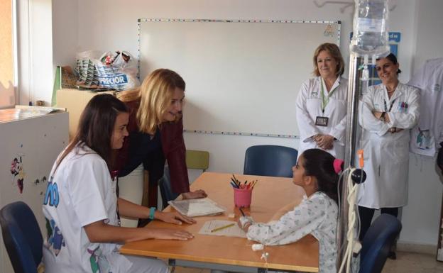Más de 600 niños han recibido clase en las aulas hospitalarias durante su ingreso