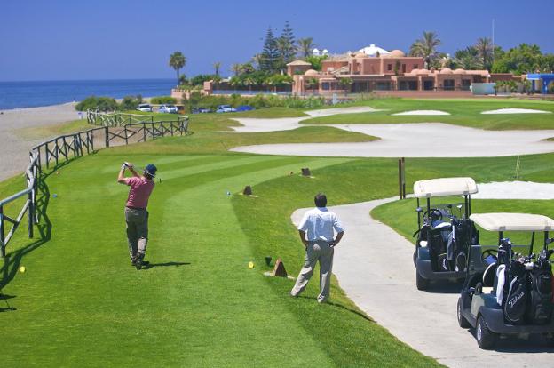 La lucha contra la estacionalidad del sector turístico tiene en el segmento del golf su gran aliado en la Costa del Sol. :: sur
/