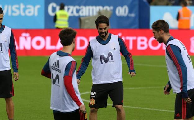 Isco, durante el entrenamiento en La Rosaleda. /Salvador Salas