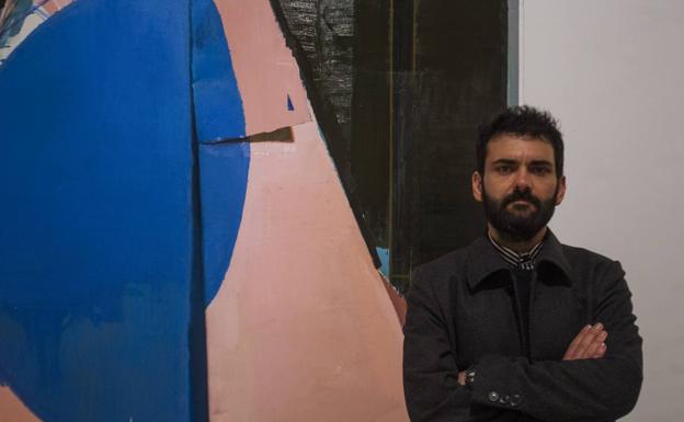 El joven artista sevillano, Rubén Guerrero, en el CAC Málaga./F.J. Acevedo