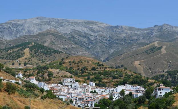 Sedella, a los pies de La Maroma