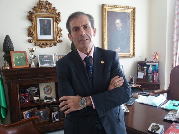 Francisco Javier Lara es decano del Colegio desde 2012. :: sur/