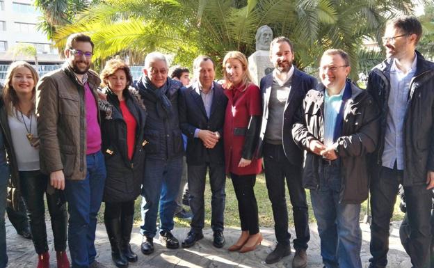 El acto se ha celebrado junto al busto del fundador del partido y de la agrupación sindical en los jardines Pablo Ruiz Picasso./S. Molina