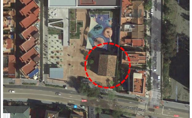 El edificio tiene su entrada principal por la Avenida Juan Sebastián Elcano. /SUR